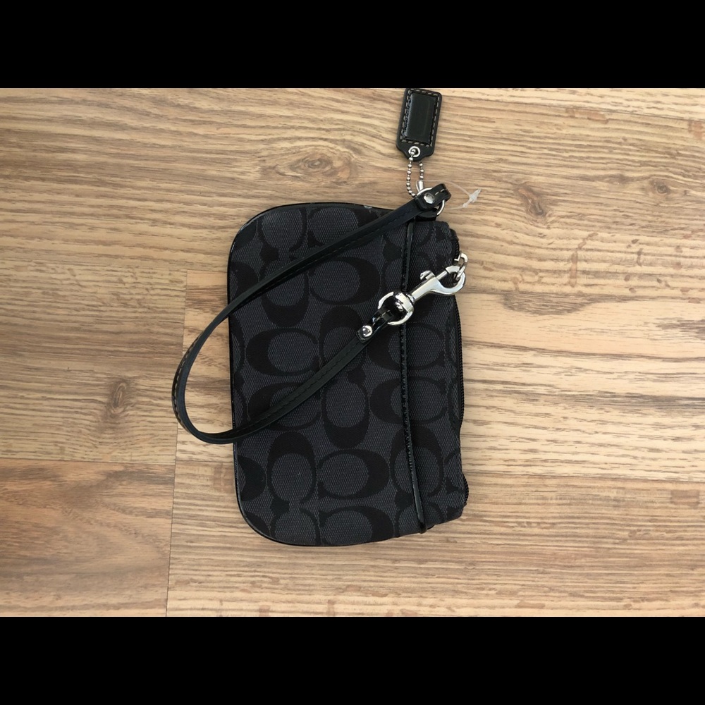 BRAND NEW Coach wristlet